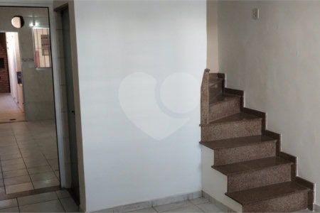 Sobrado à venda com 4 quartos, sendo 1 suíte, em Vila Nivi, São Paulo, SP