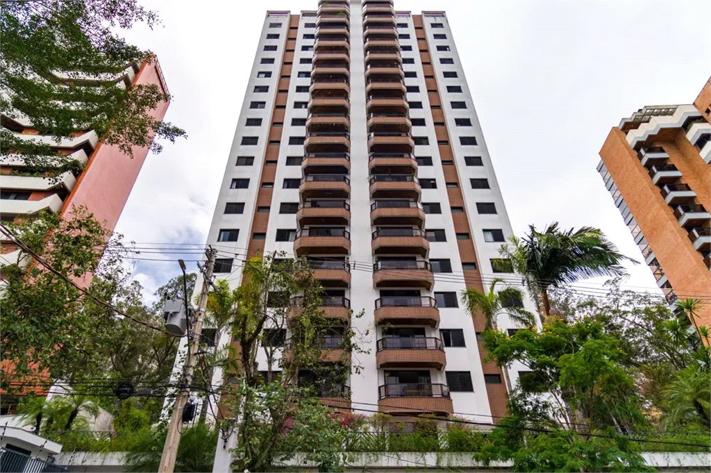 Apartamento à venda com 3 quartos, sendo 1 suíte,  em Vila Andrade, São Paulo, SP