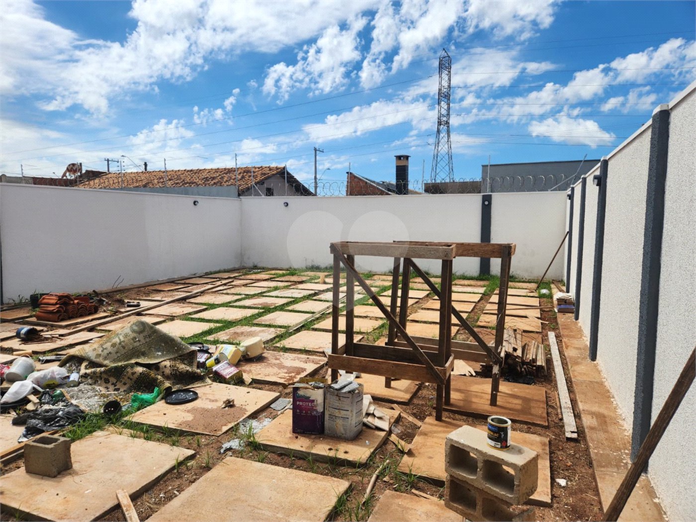 Casa à venda com 3 quartos, sendo 2 suítes, no condomínio Sollares, Araraquara - SP