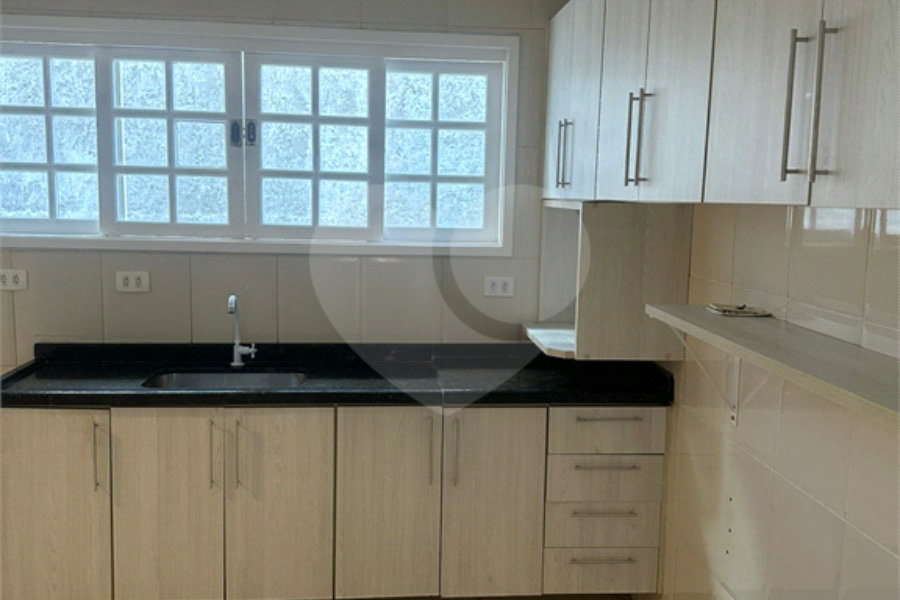 Casa à venda com 4 quartos, sendo 1 suíte,  no condomínio Jardim das Acácias, Cotia - SP