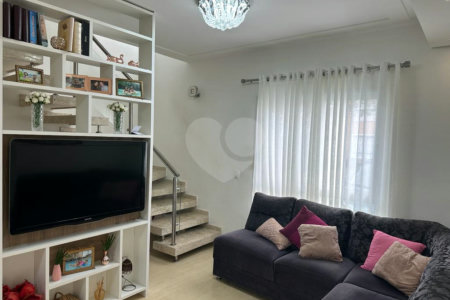 Sobrado à venda com 2 quartos em Jardim Carlos Cooper, Suzano, SP