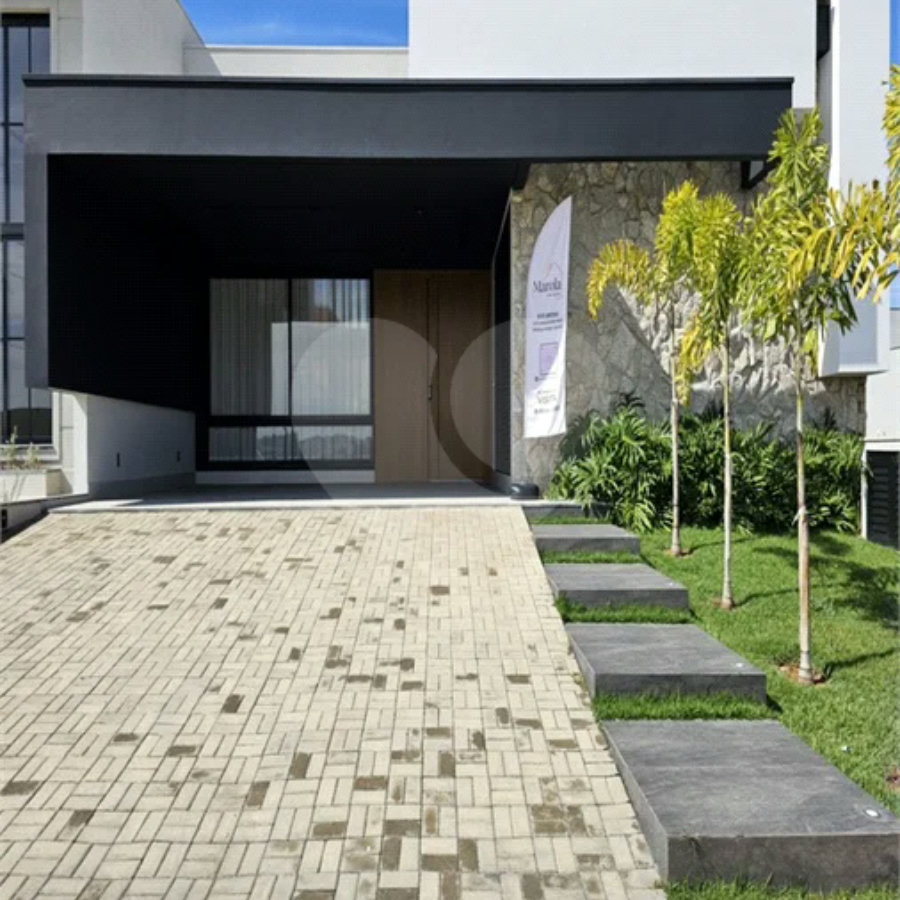 Indaiatuba- Dona Maria Candida - Área Total 300,00 m² - Área Construída 195,09 m² - 03 suítes sendo a master com closet; ?claraboia no corredor, suíte master e lavabo; - ?Todos banheiros com espelho e box até o teto; Roupeiro; Lavabo com espelho; Cozinha com cooktop, forno, coifa e micro-onda