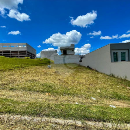 Terreno à venda no condomínio Residencial Jardins da Catalunha, Atibaia - SP
