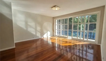Apartamento à venda com 4 quartos, sendo 1 suíte,  em Lagoa, Rio de Janeiro, RJ