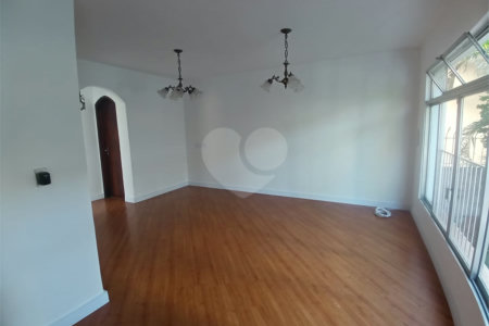 Casa à venda com 4 quartos, sendo 2 suítes, em Vila Gustavo, São Paulo, SP