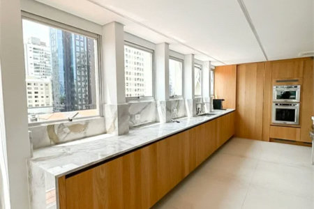 Apartamento à venda com 4 suítes em Vila Cordeiro, São Paulo, SP