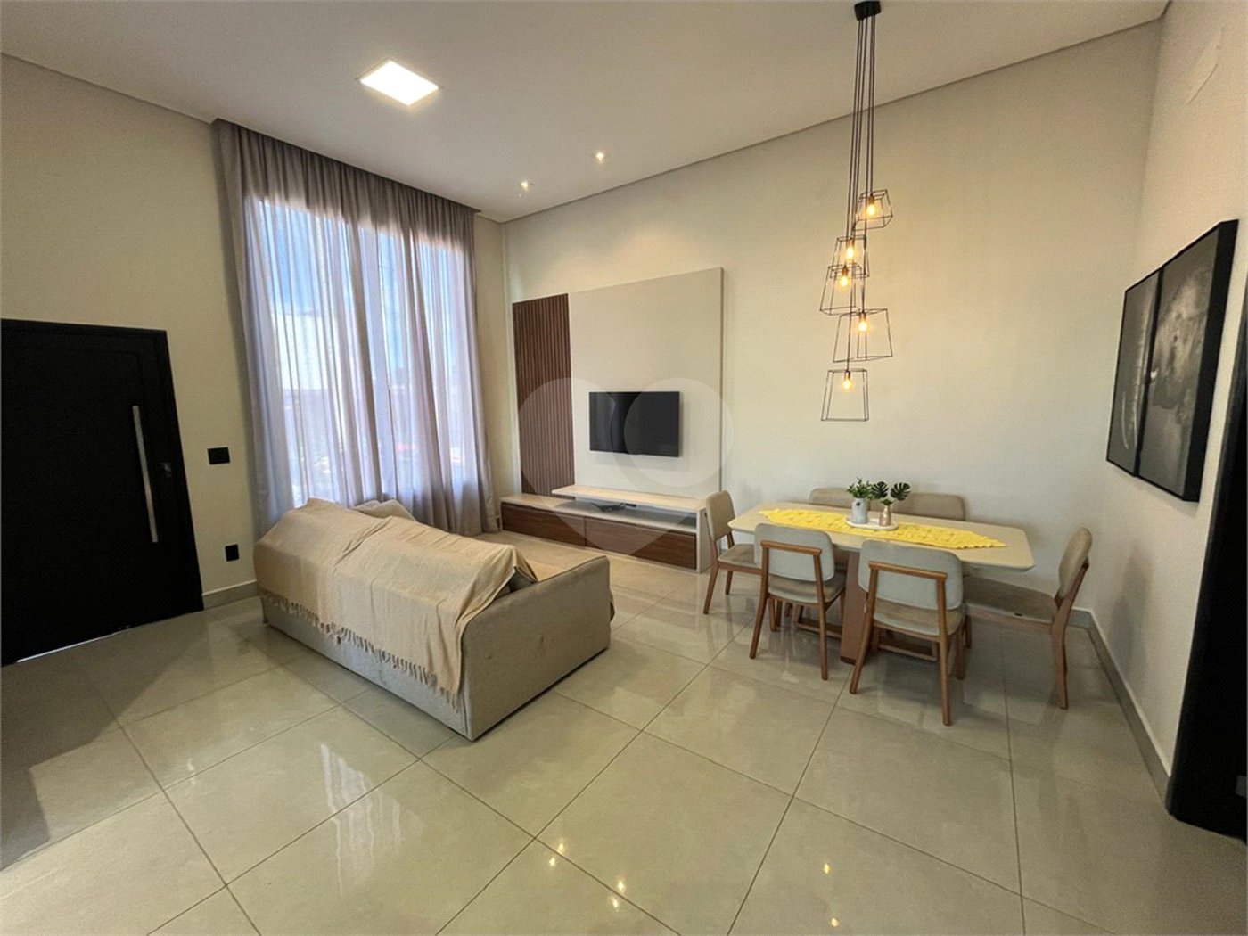 Casa à venda com 3 quartos, sendo 1 suíte, no condomínio Vila Paraty, Indaiatuba - SP