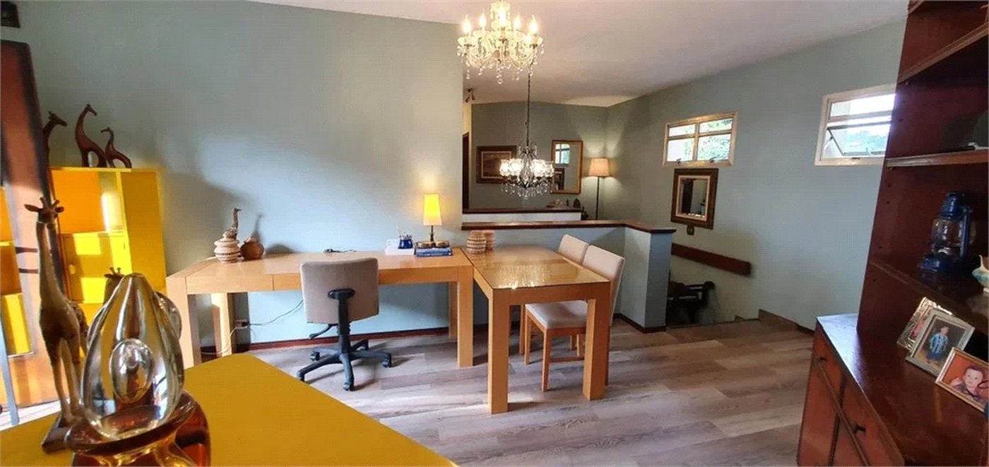 Casa à venda com 5 suítes em Jardim Leonor, São Paulo, SP
