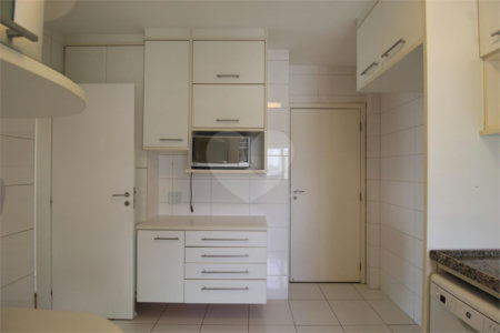 Apartamento à venda com 3 quartos, sendo 1 suíte,  em Vila Olímpia, São Paulo, SP