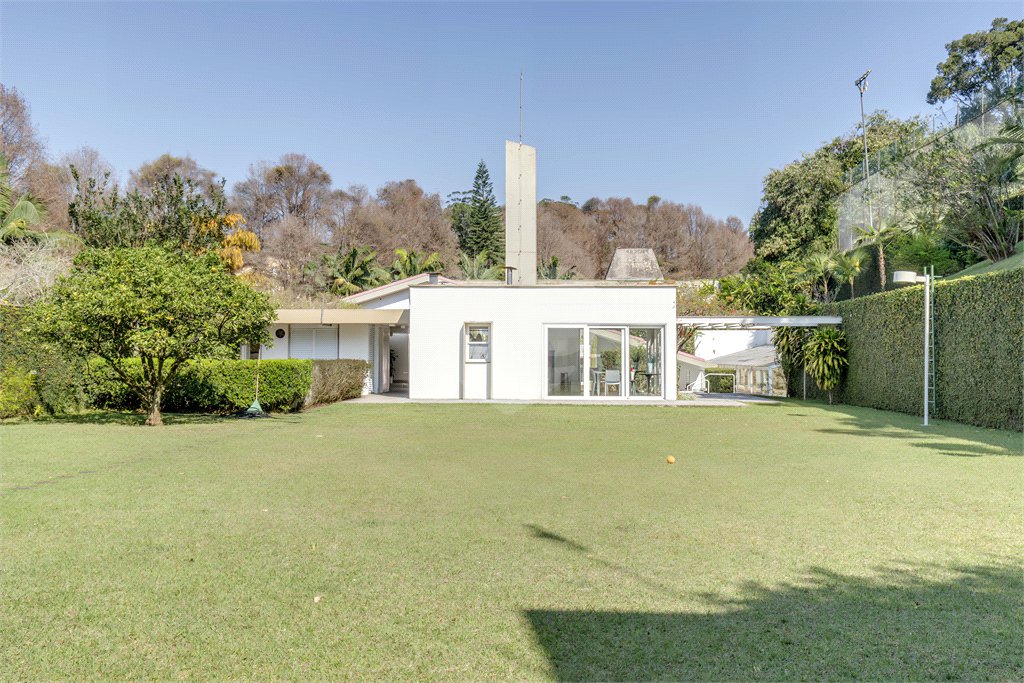 Casa à venda ou para alugar com 3 quartos, sendo 1 suíte,  no condomínio Chácara Flora, São Paulo - SP