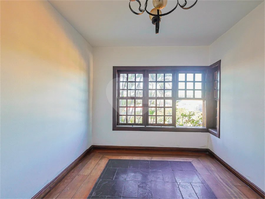 Sobrado à venda com 3 quartos, sendo 1 suíte,  em Jardim Leonor, São Paulo, SP