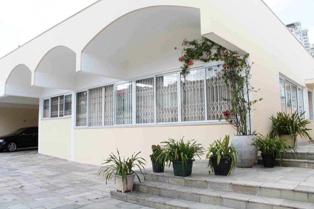 Casa Térrea à venda ou para alugar com 3 suítes em Brooklin Velho, São Paulo, SP