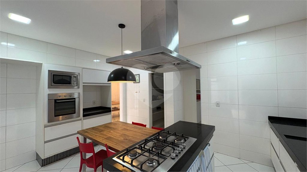Casa à venda com 4 quartos, sendo 3 suítes, no condomínio Mont Blanc, Sorocaba - SP