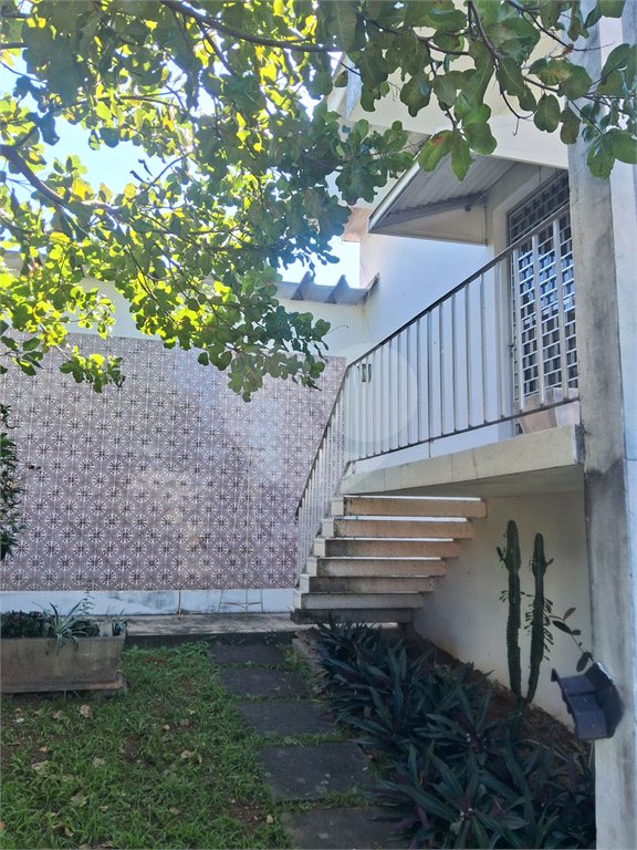 Casa à venda com 3 quartos, sendo 2 suítes, no condomínio Rio Bon, Rio de Janeiro - RJ