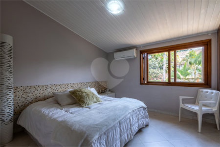 Casa à venda com 4 quartos, sendo 2 suítes,  no condomínio Los Alámos, São Paulo - SP