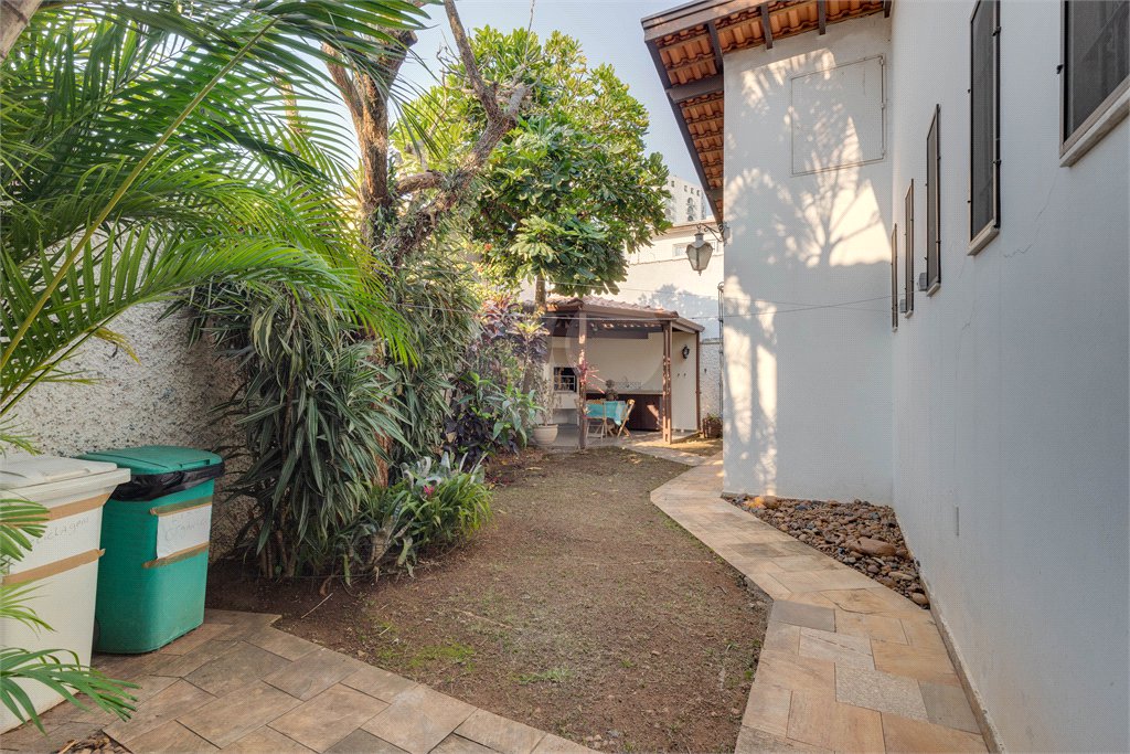 Casa Térrea à venda com 3 suítes em Granja Julieta, São Paulo, SP