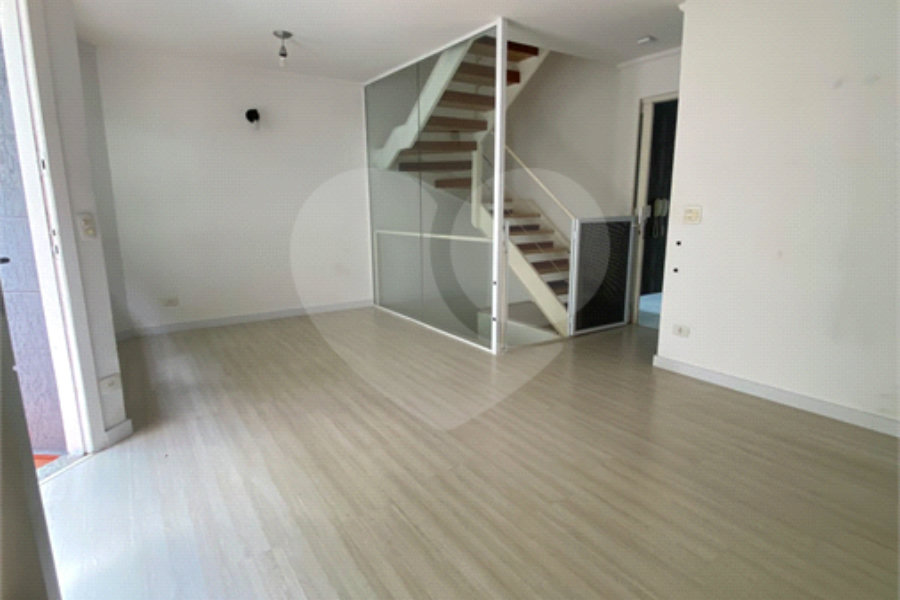 Casa à venda com 3 quartos, sendo 1 suíte, no condomínio Village Santa Cecilia, São Paulo - SP