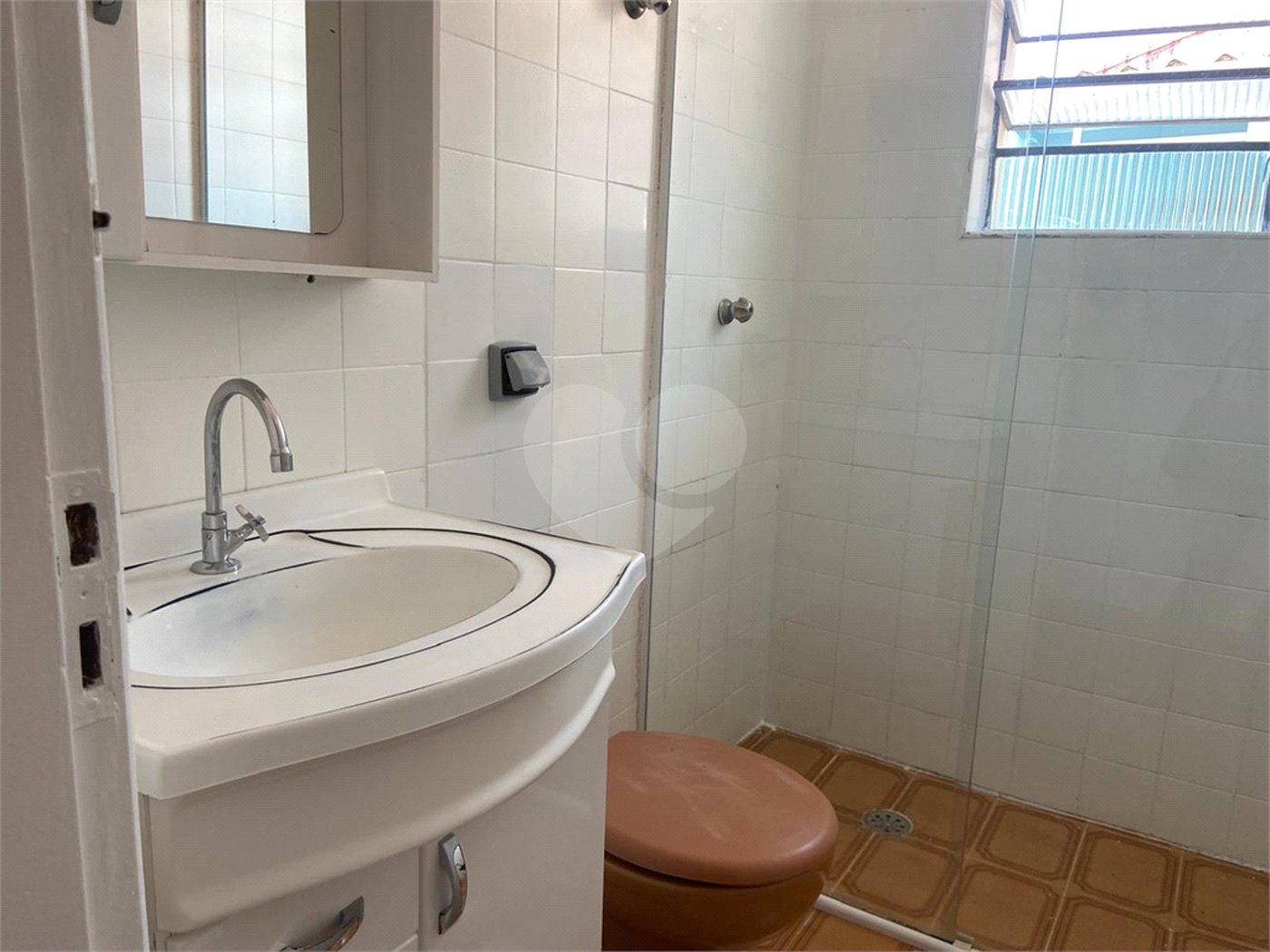Sobrado à venda com 3 quartos, sendo 1 suíte,  em Parque Maria Domitila, São Paulo, SP