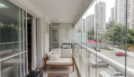 Apartamento à venda com 2 quartos, sendo 1 suíte,  em Vila Andrade, São Paulo, SP