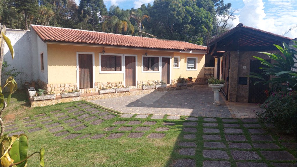 Casa à venda ou para alugar com 5 quartos, sendo 1 suíte, em Cumbari, Mairiporã, SP