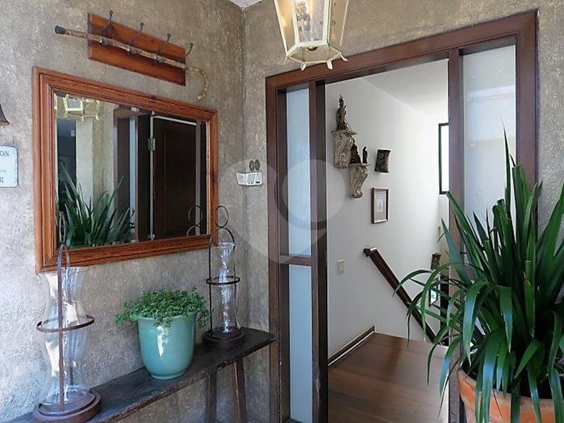 Casa à venda com 4 quartos, sendo 2 suítes, em Jardim Morumbi, São Paulo, SP