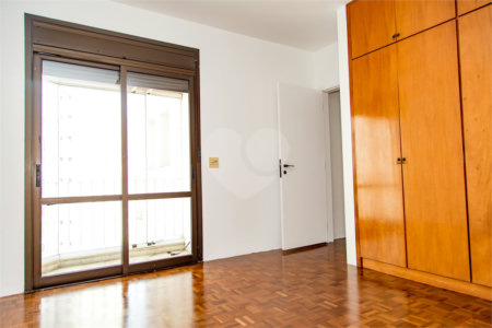 Apartamento à venda com 3 suítes em Moema, São Paulo, SP