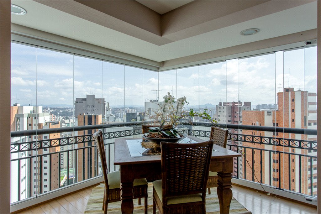 Apartamento à venda com 4 suítes em Vila Suzana, São Paulo, SP