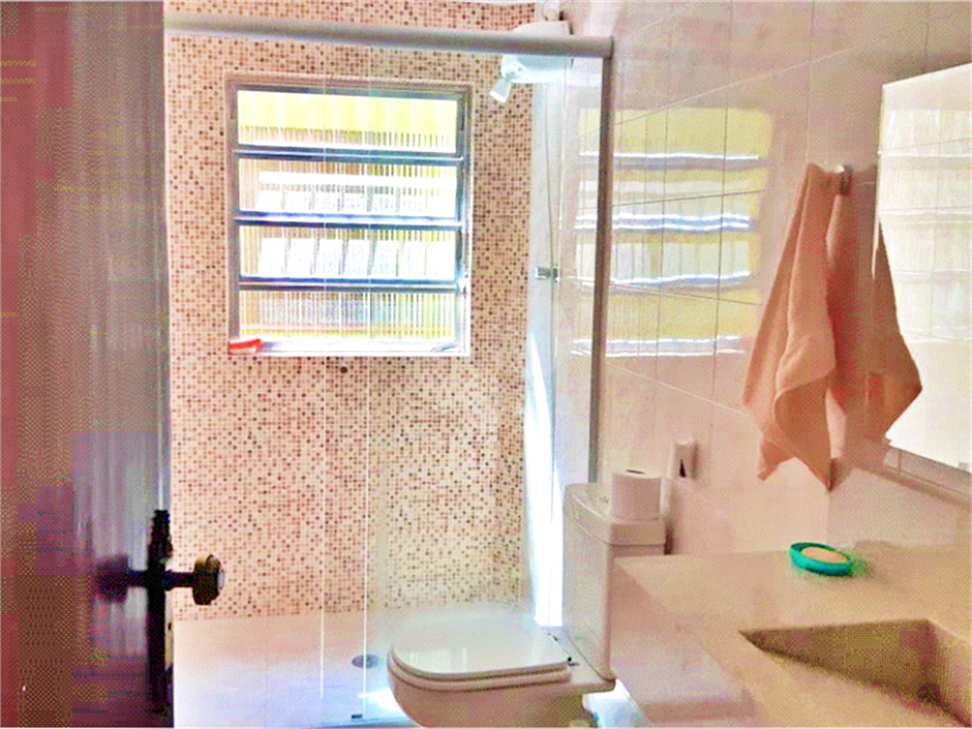 Sobrado à venda com 4 quartos, sendo 1 suíte, em Vila Guilherme, São Paulo, SP
