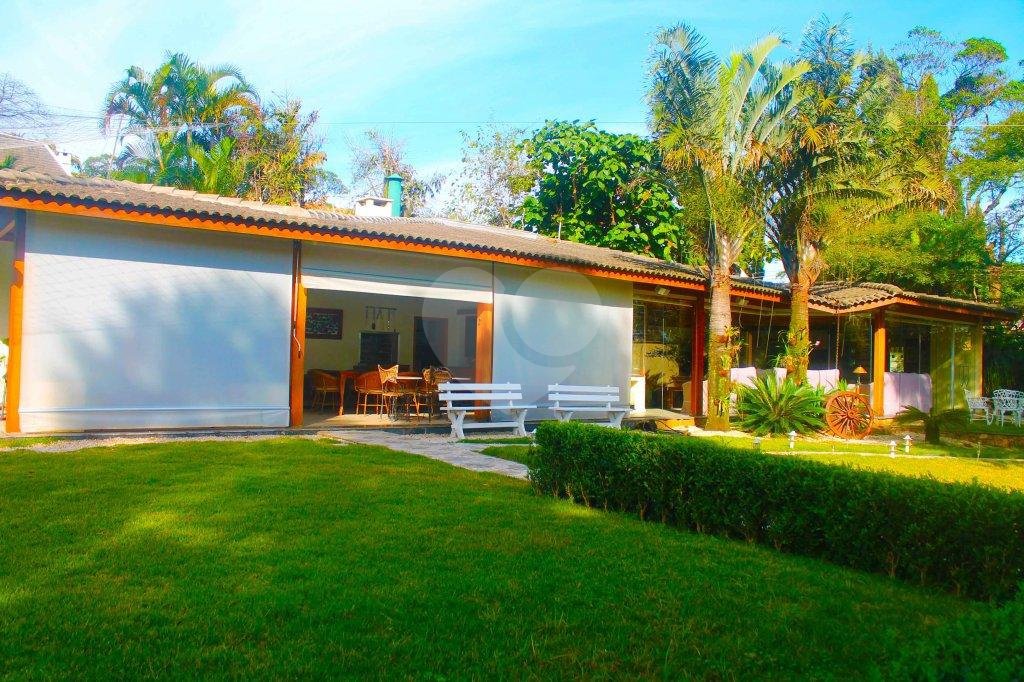 Casa à venda ou para alugar com 5 suítes no condomínio Arataca, São Paulo - SP