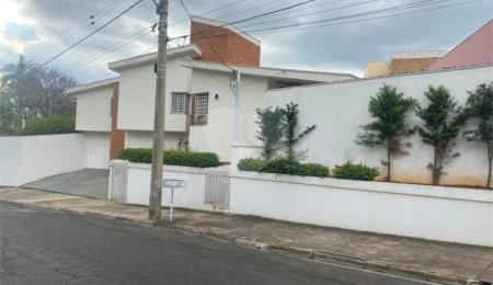 Sobrado à venda ou para alugar com 3 quartos, sendo 1 suíte,  no Centro, Salto, SP