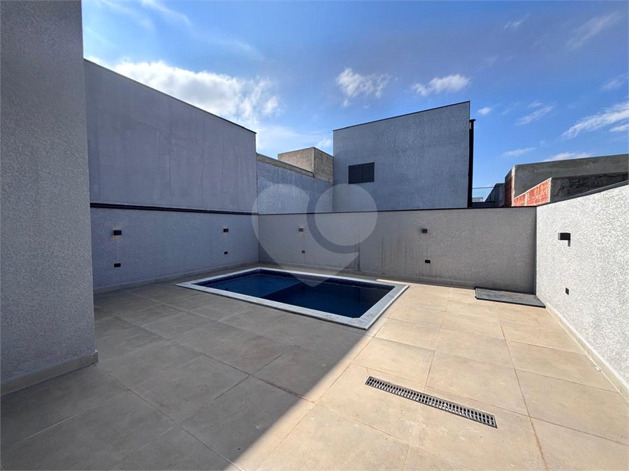 Casa à venda com 3 suítes no condomínio Helena Maria, Sorocaba - SP