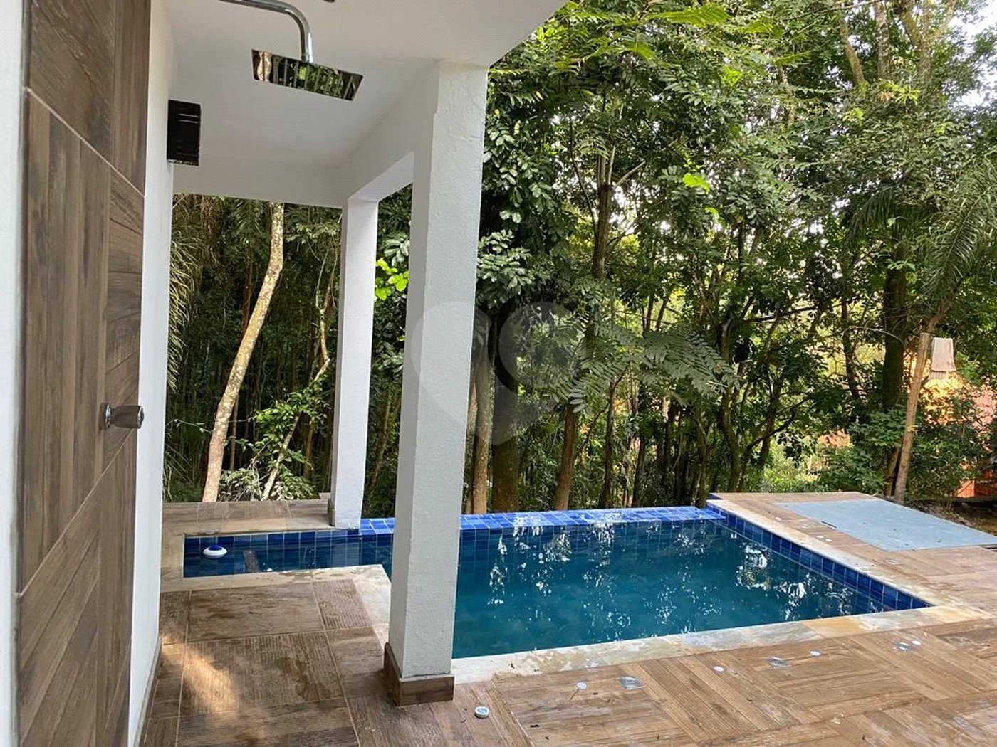 Casa à venda ou para alugar com 5 quartos, sendo 4 suítes, no condomínio Associação Reserva das Hortênsias, Mairiporã - SP