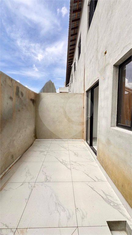 Casa à venda com 3 quartos, sendo 1 suíte, no condomínio Miguel Comitre, Poá - SP