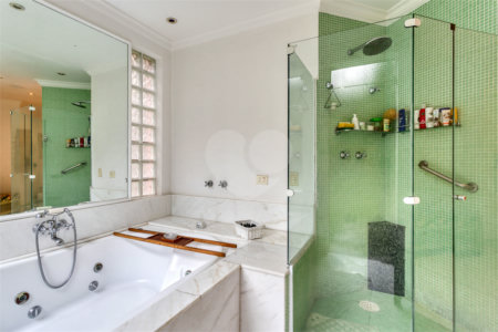 Casa à venda com 5 quartos, sendo 4 suítes, em Brooklin Velho, São Paulo, SP