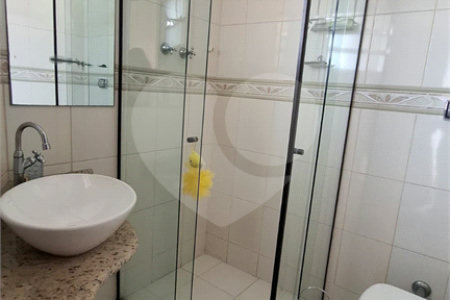 Sobrado à venda com 3 quartos, sendo 1 suíte, em Vila Constança, São Paulo, SP