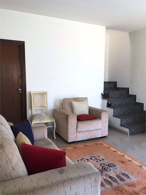 Casa à venda com 3 quartos, sendo 1 suíte, no condomínio Coelho III, São Paulo - SP