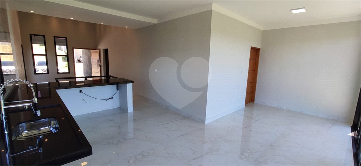 Casa à venda com 3 quartos, sendo 1 suíte,  no condomínio Reserva do Vale, Caçapava - SP