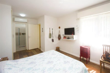 Casa à venda com 4 quartos, sendo 2 suítes, em Chácara Flora, São Paulo, SP
