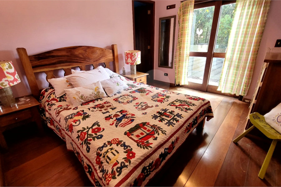 Casa à venda ou para alugar com 4 quartos, sendo 3 suítes, no condomínio Associação Reserva das Hortênsias, Mairiporã - SP