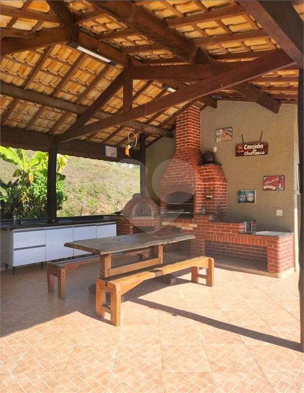 CASA EM CONDOMÍNIO FECHADO COM 220M² Área Construída e 1500m² de Area Total com 4 Suítes. Cond Village de Atibaia - Atibaia -Sp