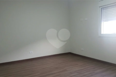 Sobrado novo com 3 suítes, 4 vagas, espaço gourmet com churrasqueira, jardim de inverno e acabamento premium. Conforto, modernidade e sofisticação.