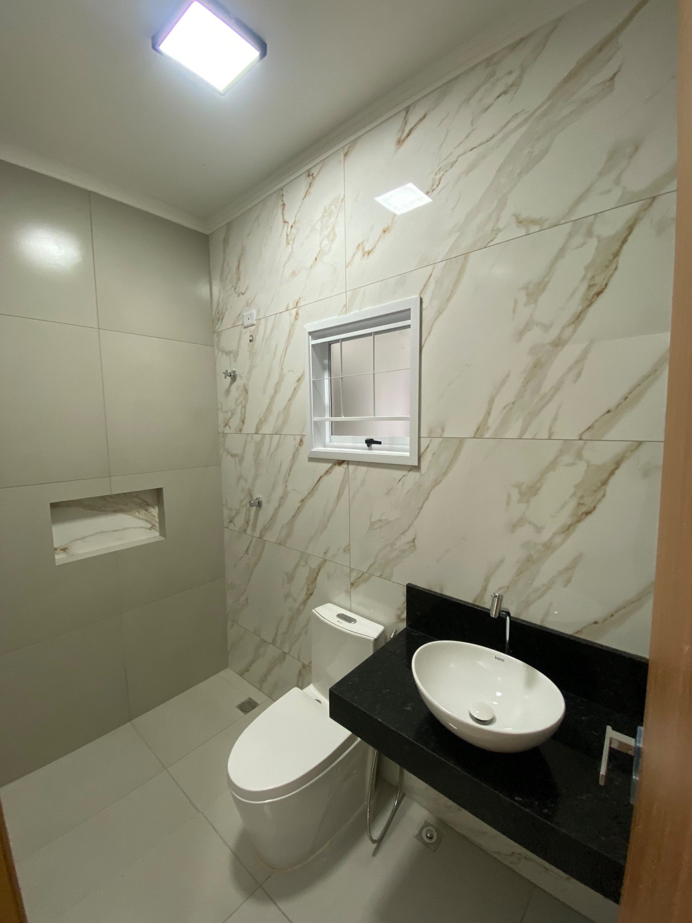 Casa à venda com 2 quartos, sendo 1 suíte, em Santa Helena, Três Lagoas, MS