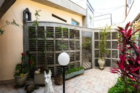 Casa a venda no Planalto Paulista, 2 suítes, 4 vagas, 230 m², quintal e localização privilegiada