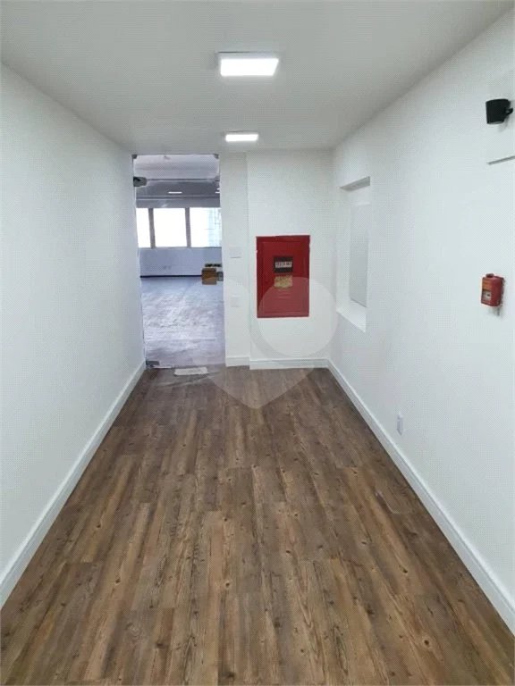 Sala comercial para locação e venda. 204m² AU