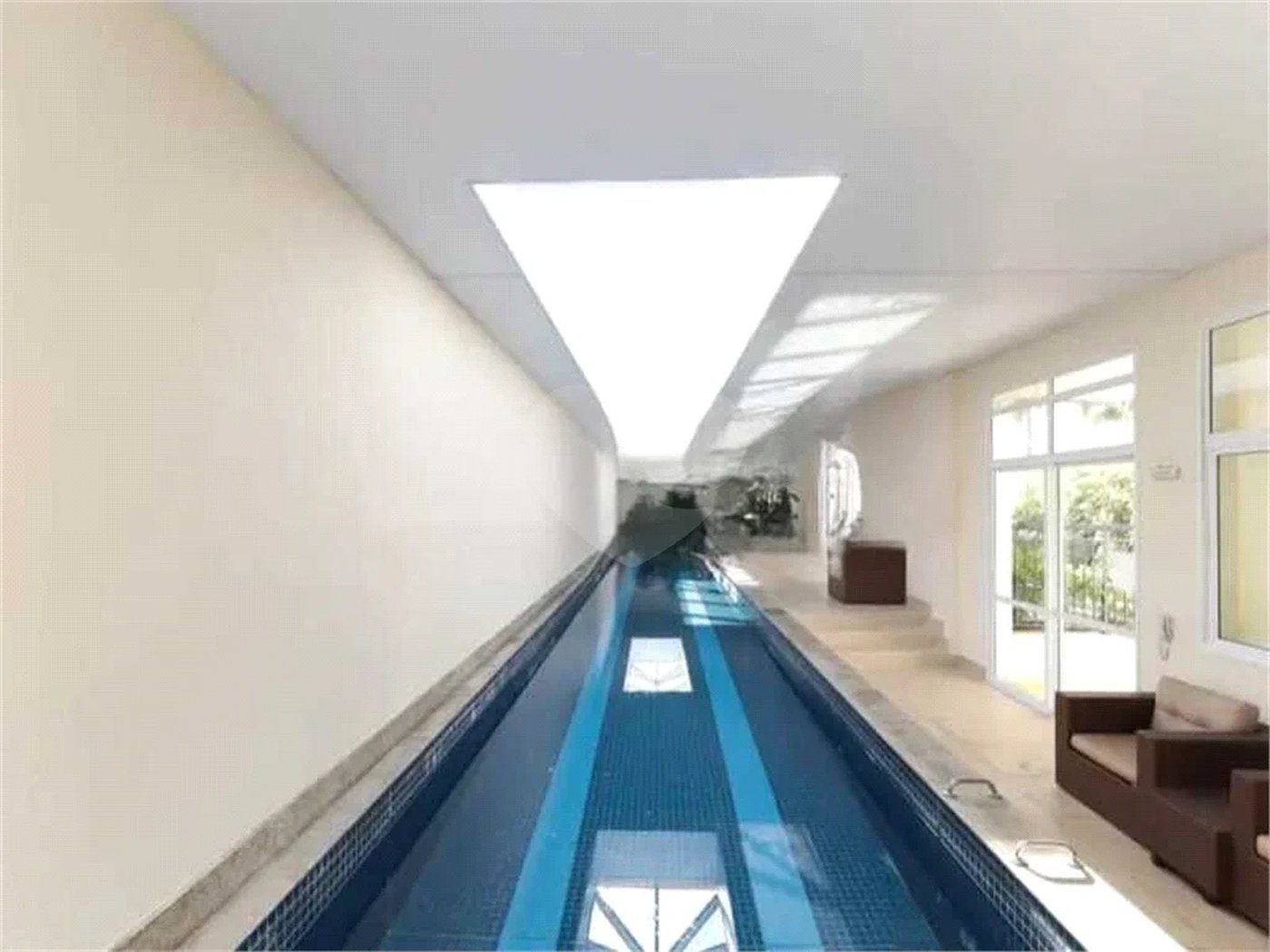 Apartamento de 306m² na melhor região de Moema, 3 suítes, 5 vagas, varanda gourmet, depósito, fora de rota