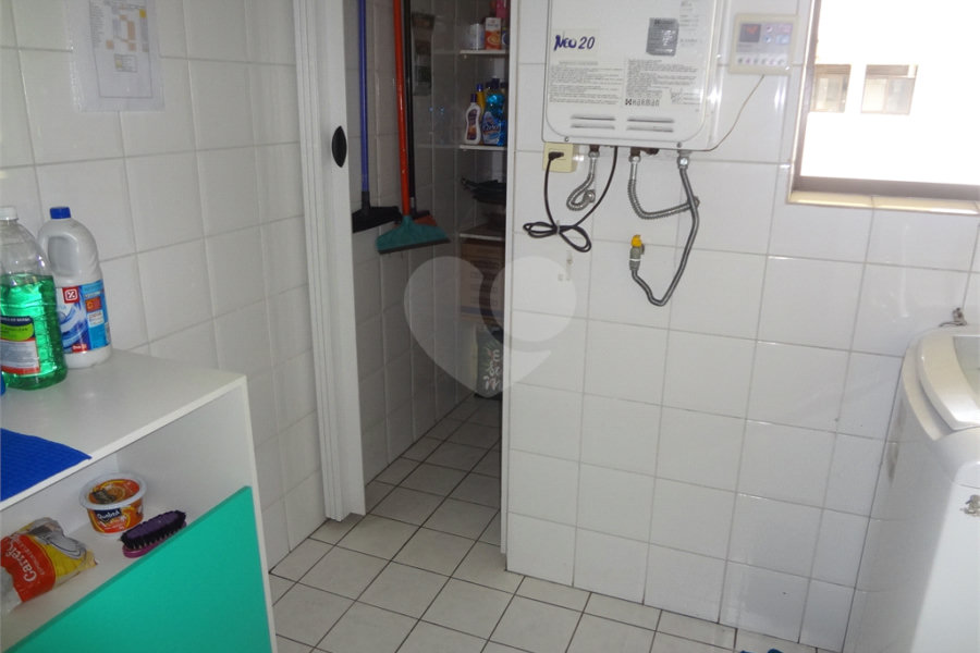 COBERTURA COM PISCINA E CHURRASQUEIRA NA CASA VERDE.