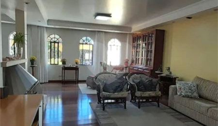 Sobrado à venda com 4 quartos, sendo 1 suíte,  em Jardim Pinheiros, São Paulo, SP