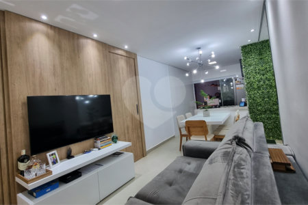 Casa no Condomínio Flamboyant II a venda .