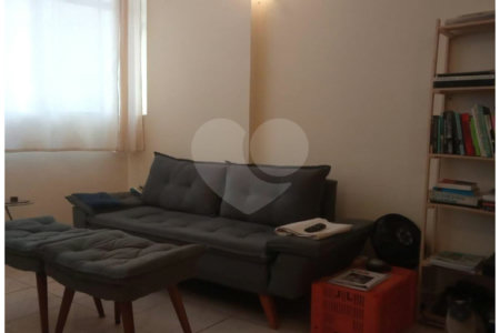 Apartamento mobiliado com 49 m² de área útil, 1 quarto, à venda na Bela Vista