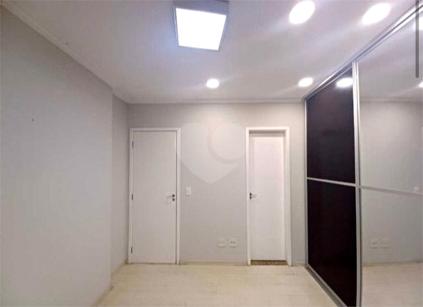 Apartamento no Edifício Torres di Itália.